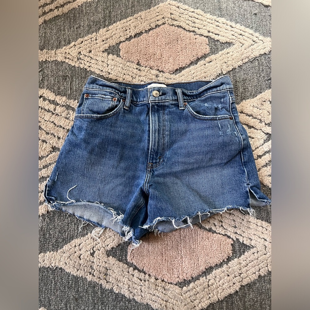 Abercrombie 4 in High Rise Mom Short